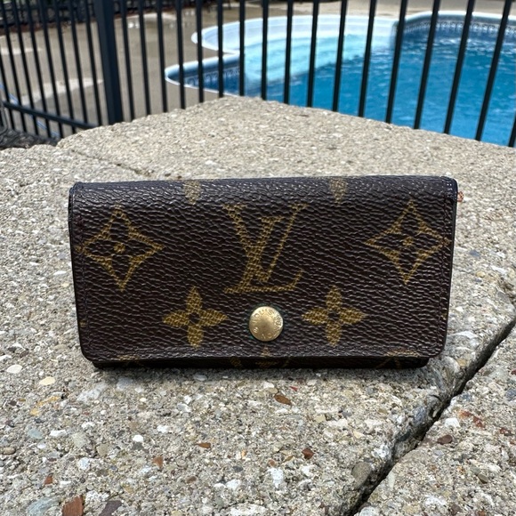 Louis Vuitton Accessories - Louis Vuitton monogram 4 key holder